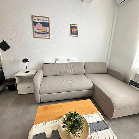 Nella's * Hanioti